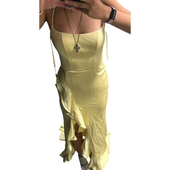 La Femme Ruffle Prom Dress with Scoop Neck and Lace Up Back - Size 4 - NWT - Picture 4 of 4